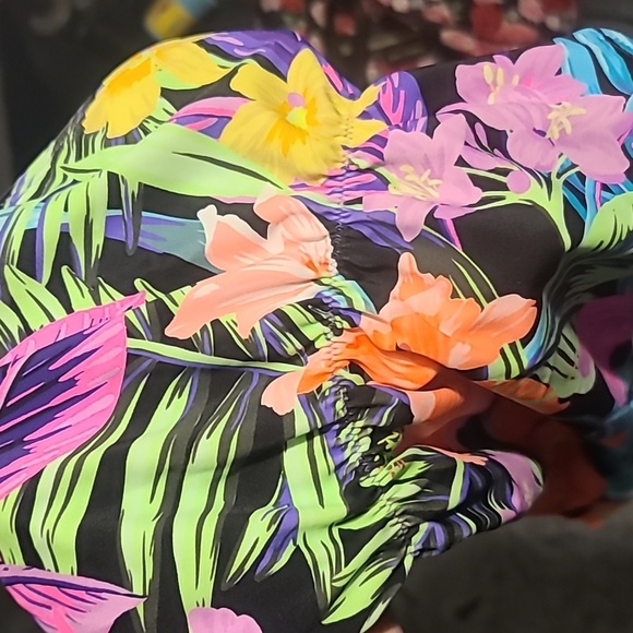 No boundaries Floral Bottoms - Picture 3 of 4